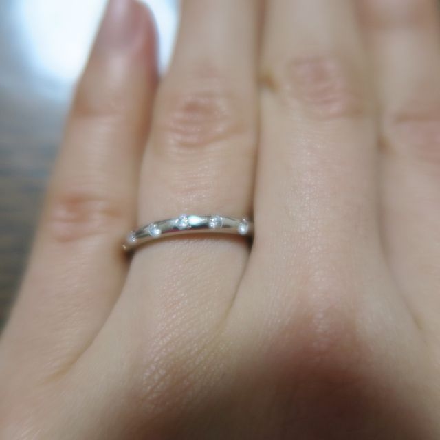 【ブルガリ(BVLGARI)の口コミ】 婚約指輪と重ね付けできるものが欲しかった。ブランドは違うものの、高さ…