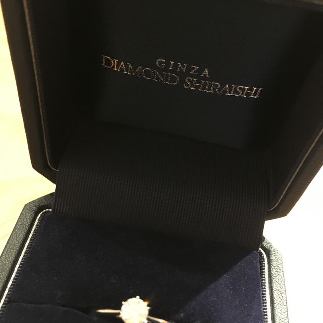 【銀座ダイヤモンドシライシの口コミ】 シンプルでダイヤが際立つデザインに惹かれました
様々な店舗を拝見しまし…