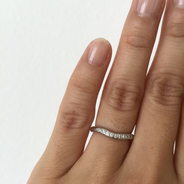 【ティファニー(Tiffany & Co.)の口コミ】 この指輪はゆるやかな曲線のデザインが指を美しく見せてくれるところが気…
