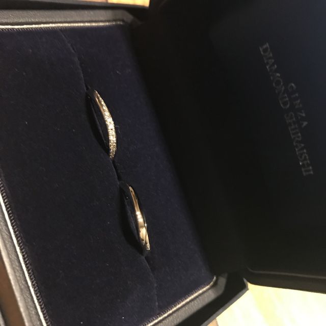 【銀座ダイヤモンドシライシの口コミ】 ダイヤありかなしかで悩んでいた時にこの指輪をすすめて頂きました。ダイ…