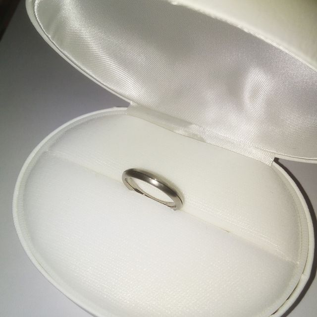 【Aroode(アローデ)の口コミ】 妻が金属アレルギーであったため、アレルギーが出にくい指輪を探していた…