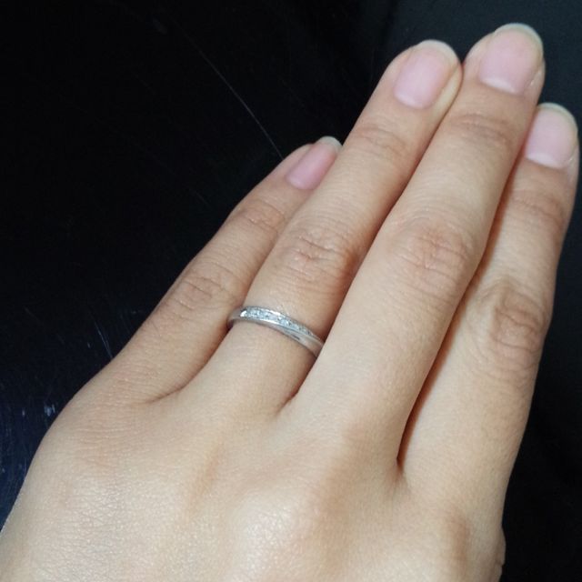 【4℃ BRIDAL(ヨンドシーブライダル)の口コミ】 気に入ったデザインを一通り試して、一番しっくりきたため購入しました。
…