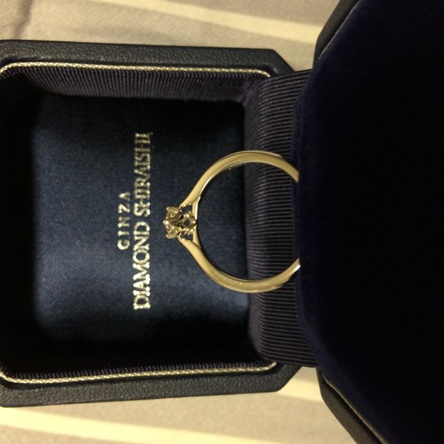 【銀座ダイヤモンドシライシの口コミ】 新作のホワイトリリーというリングを買おうと決め来店。それにあった上質…