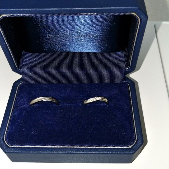 【銀座ダイヤモンドシライシの口コミ】 元々シンプルなデザインが好きなのでこの指輪に決めました。また「嬉しい…