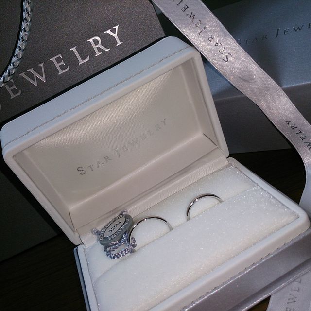 【STAR JEWELRY(スタージュエリー)の口コミ】 何も装飾が無く、とてもシンプルで、価格も安かったので、選びました。
ポ…
