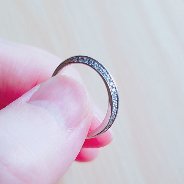 【アイプリモ(I-PRIMO)の口コミ】 ダイヤモンドの面を上向き、下向きと、気分や状況に応じて嵌め変える事が…