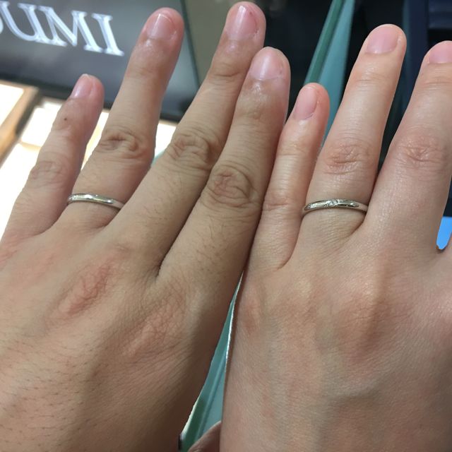 【HIROUMI(ヒロウミ)の口コミ】 指輪の厚さがどうしても気になり、いろいろなブランドを試着しました。デ…
