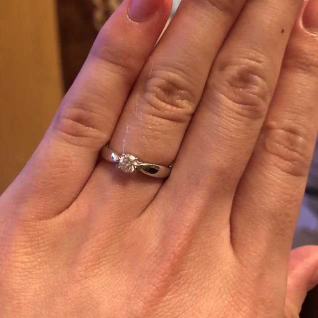 【ティファニー(Tiffany & Co.)の口コミ】 一般的過ぎない、でもシンプルな婚約指輪が良かった。石の大きさなどはそ…