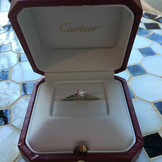 【カルティエ(Cartier)の口コミ】 形・値段・店の対応全ての総合評価です。ティファニーと迷っており、ティ…