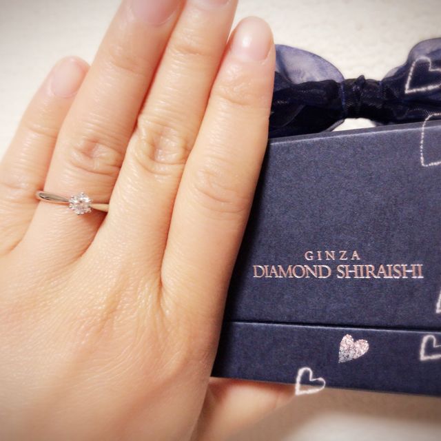 【銀座ダイヤモンドシライシの口コミ】 彼がダイヤモンドの質にこだわって選んでくれました。カットが素敵です。…