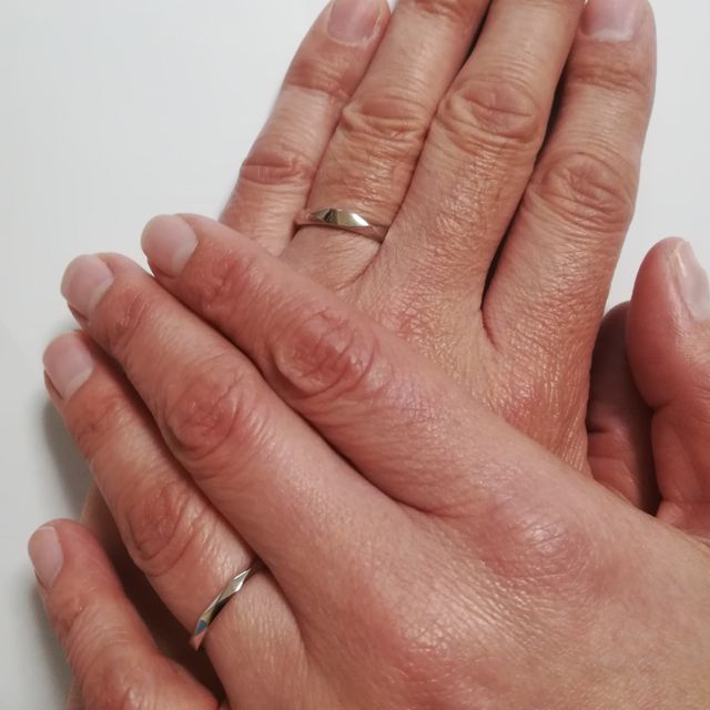 【AFFLUX(アフラックス)の口コミ】 シンプルながらも他ではあまり見かけない飽きの来ないデザインが気に入っ…