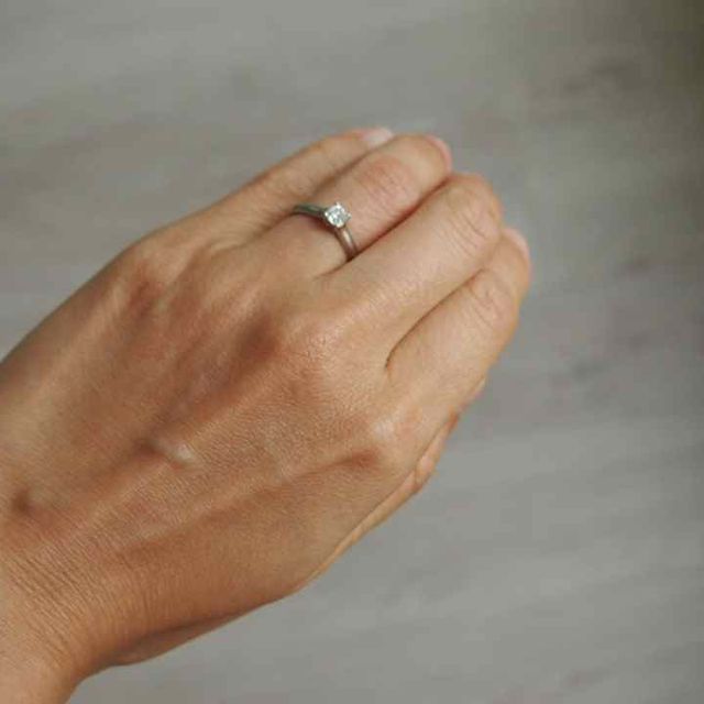 【ティファニー(Tiffany & Co.)の口コミ】 シンプルでエレガントなデザインとバンドの部分のつけ心地がよかったので…