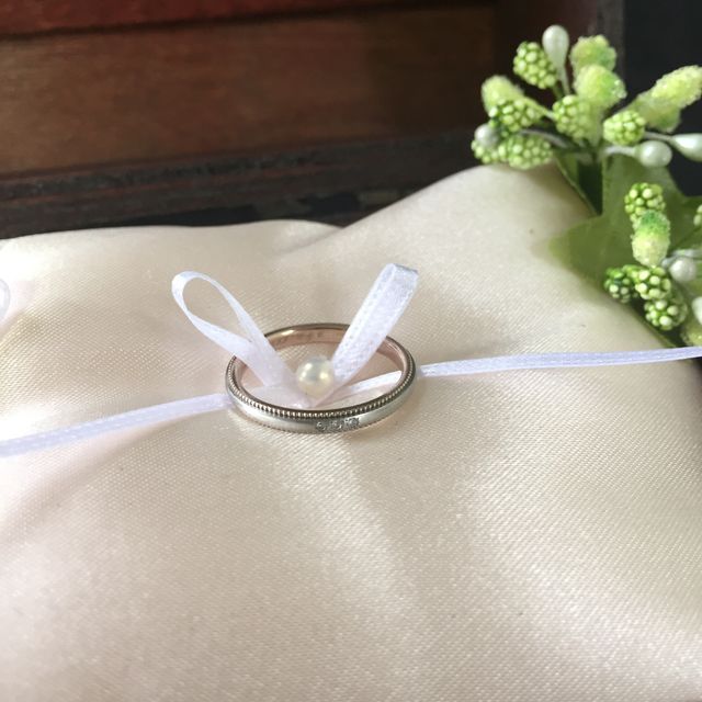 【Sirena Azzurro(セイレーン アズーロ)の口コミ】 《デザイン面》ペアでありながらも、素材(内側と外側)や太さ、石の有無な…