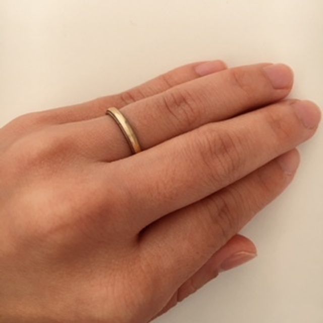 【ヒーミー(himie)の口コミ】 指輪のデザイン、金属の色、幅等、様々な組み合わせで自分たち好みで、他…