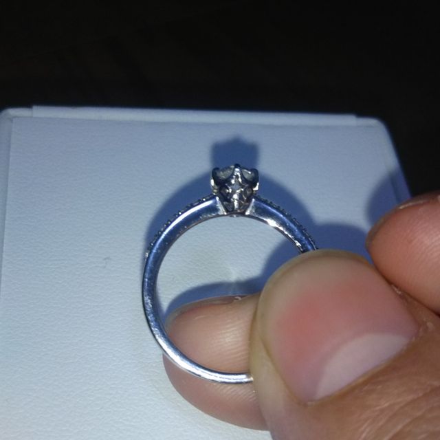 【STAR JEWELRY(スタージュエリー)の口コミ】 スタージュエリーといえば星★
石座の側面にも星があり、石を留める爪も５…