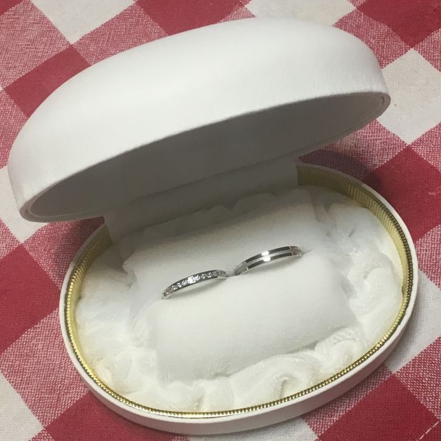 【カオキ　ダイヤモンド専門卸直営店の口コミ】 婚約指輪と重ねづけができるものを選びました。
婚約指輪もカオキさんで選…