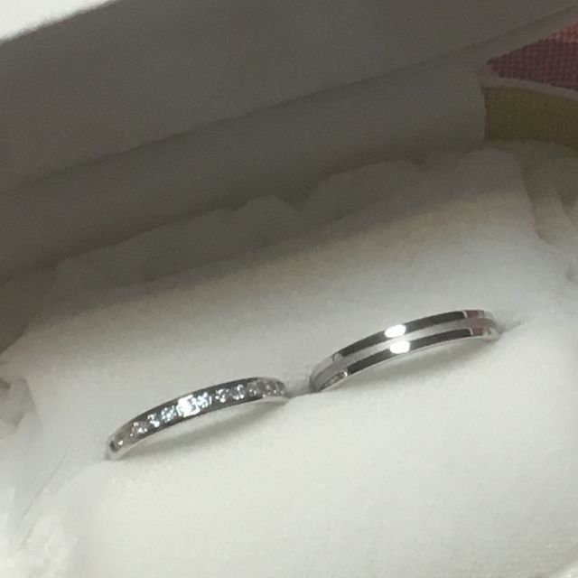 【カオキ　ダイヤモンド専門卸直営店の口コミ】 婚約指輪と重ねづけができるものを選びました。
婚約指輪もカオキさんで選…