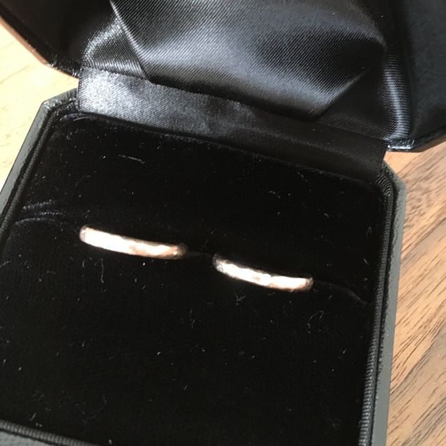 【SIENAROSE(シエナロゼ)の口コミ】 ゼクシー雑誌を見て広告のページでシエナさんの指輪を見ました。一目でこ…