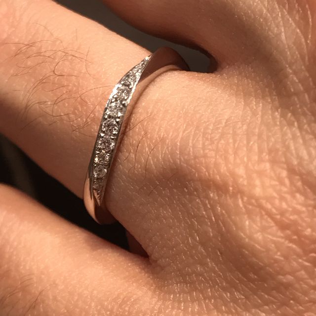 【銀座ダイヤモンドシライシの口コミ】 ☆上品で高級感がありました。
→デザインに一目惚れです。派手すぎず…