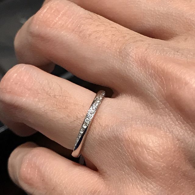 【アイプリモ(I-PRIMO)の口コミ】 品質の良いいろいろなサイズのダイヤモンドが埋め込まれており、存在感の…