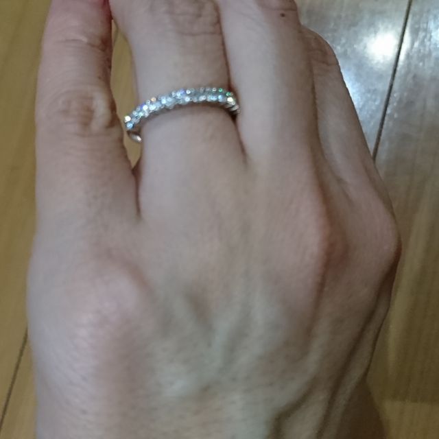 【アイプリモ(I-PRIMO)の口コミ】 正面からの輝きはもちろん、側面からの光にも反射するため、キラキラ眩し…