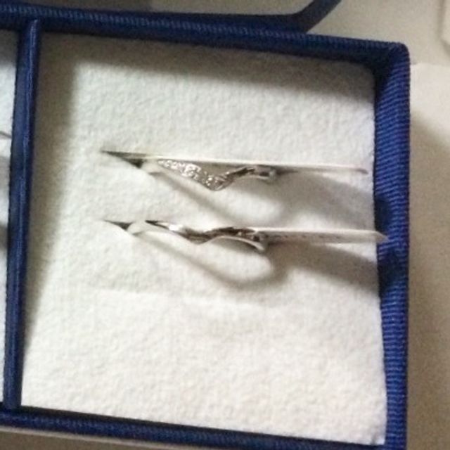 【4℃ BRIDAL(ヨンドシーブライダル)の口コミ】 ずっと着けたかったので錆びにくいプラチナ950な事と指が綺麗に見えるV字…