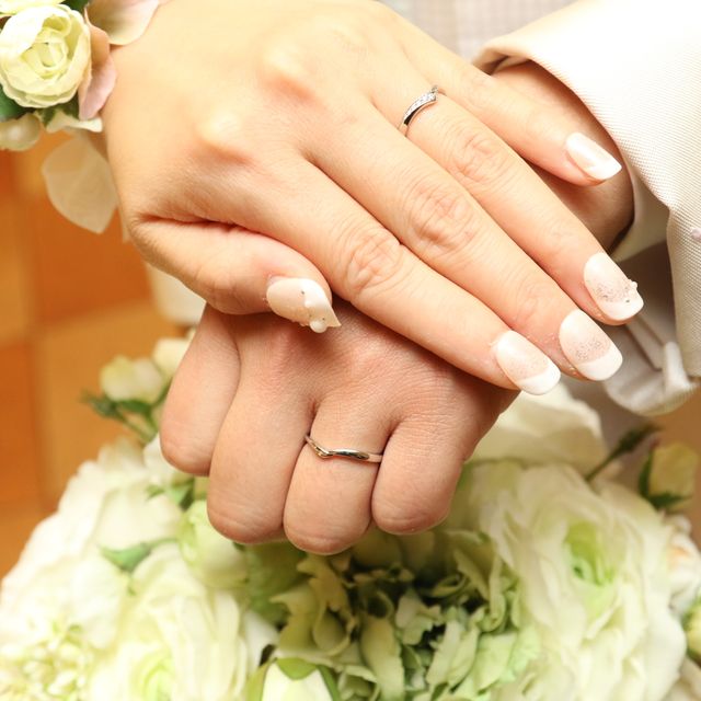 【4℃ BRIDAL(ヨンドシーブライダル)の口コミ】 ずっと着けたかったので錆びにくいプラチナ950な事と指が綺麗に見えるV字…