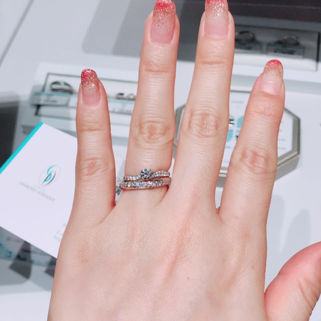 【銀座ダイヤモンドシライシの口コミ】 婚約指輪とセットリングにピッタリのデザインだったこと。ハーフエタニテ…
