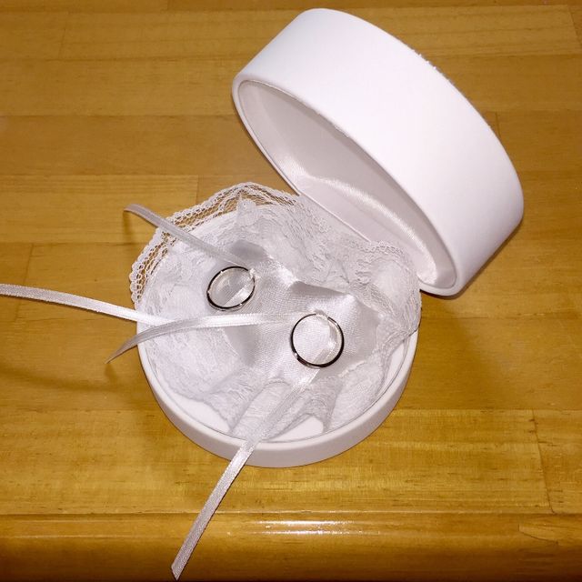 【YUKIZAKI BRIDAL(ユキザキブライダル)の口コミ】 指が細く見えるデザインが決め手。

他、スタッフの方の対応も良く、値段…