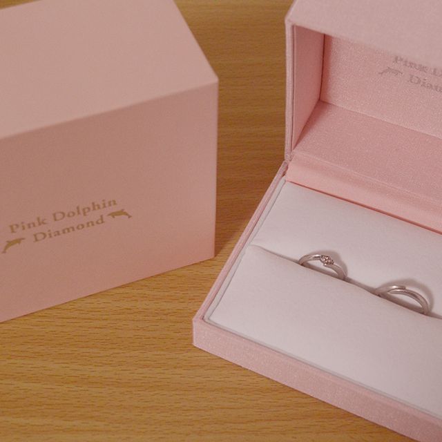 【Pink Dolphin Diamond(ピンクドルフィンダイヤモンド)の口コミ】 当時、イルカモチーフが好きで、たまたま結婚指輪を探していた時にイルカ…