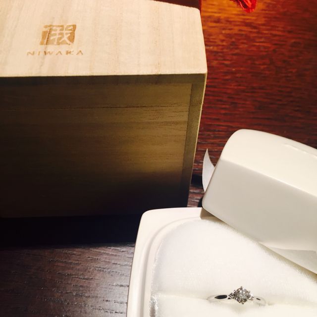 【俄(にわか)の口コミ】 メインのダイヤとメレダイヤのバランスがとても可愛くて即決でした。「白…