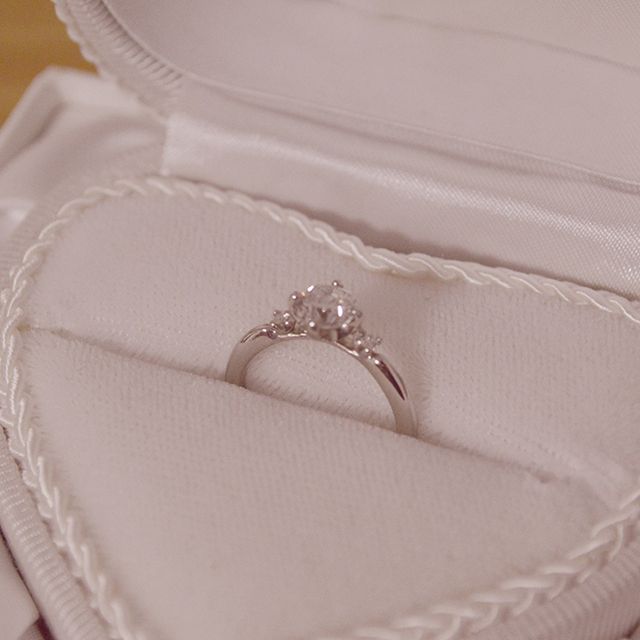 【COLANY(コラニー)の口コミ】 婚約指輪として頂いたものですが、第一印象はかわいい！でした。

気取ら…