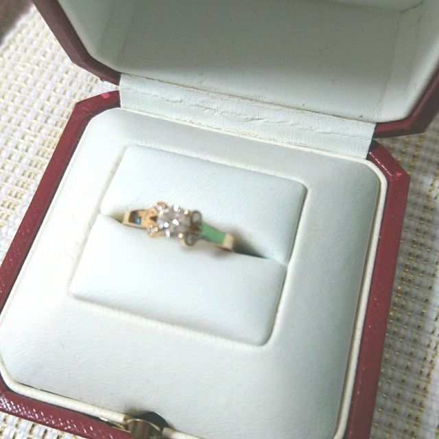 【カルティエ(Cartier)の口コミ】 婚約指輪では珍しいピンクゴールドを選びました。元々アクセサリーはゴー…