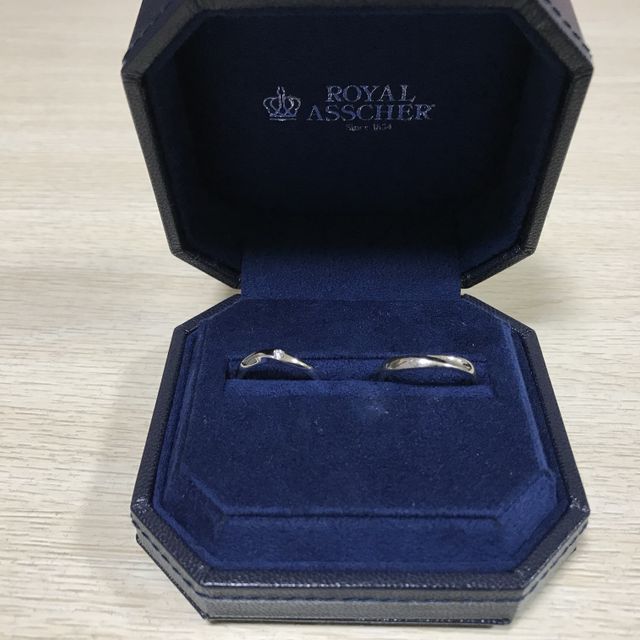 【ROYAL ASSCHER(ロイヤル・アッシャー)の口コミ】 婚約指輪がロイヤルアッシャーのものだったので、同じブランドがいいと2人…