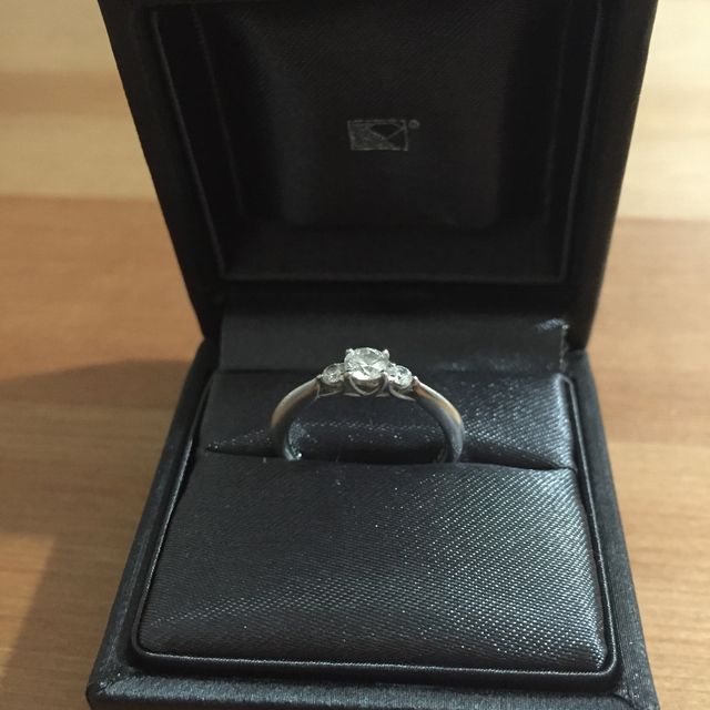 【ラザール ダイヤモンド(LAZARE DIAMOND)の口コミ】 最終的にいくつか候補を出した中から彼が選んでくれました。センターダイ…