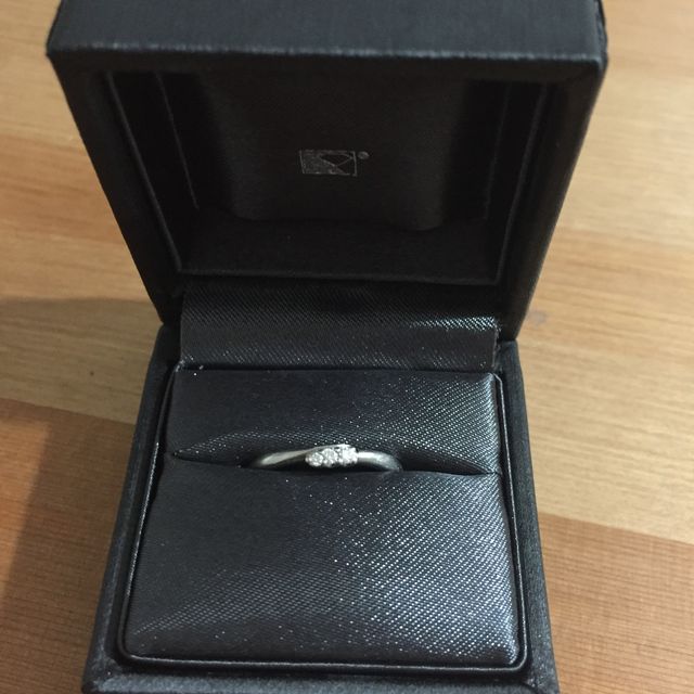 【ラザール ダイヤモンド(LAZARE DIAMOND)の口コミ】 あまり太くなく細めの指輪を探していました。毎日つけるものなので、シン…