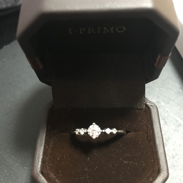 【アイプリモ(I-PRIMO)の口コミ】 サプライズのため、主人が買って私の誕生日に婚約指輪をくれたのですが一…