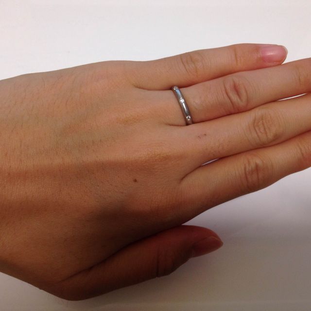 【カルティエ(Cartier)の口コミ】 ダイヤが３つついているので、知っている人はカルティエだなと分かってい…