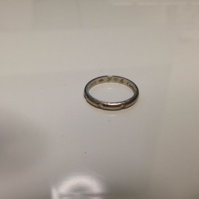 【カルティエ(Cartier)の口コミ】 ダイヤが３つついているので、知っている人はカルティエだなと分かってい…