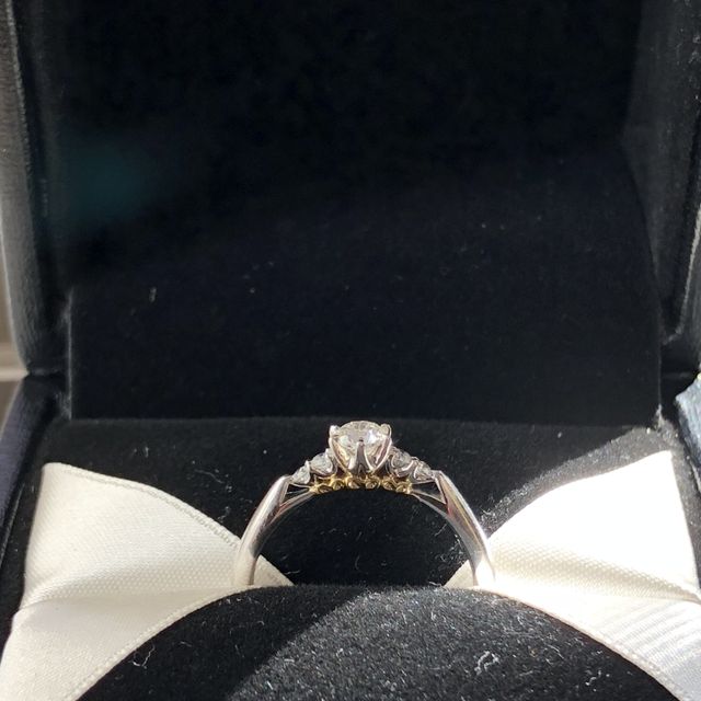 【エクセルコダイヤモンド(EXELCO DIAMOND)の口コミ】 店員さんは知識のない私にも丁寧に接客してくれました。現在のダイヤモン…