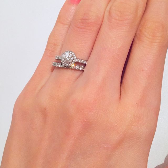 【バーニーズニューヨーク(BARNEYS NEW YORK)の口コミ】 婚約指輪に合うデザインの結婚指輪を探していました。何件か見ましたが、…