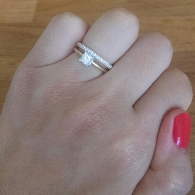 【ブルーナイル(Blue Nile)の口コミ】 普段ゴールドのアクセサリーしか身に着けないので、それに合うようにゴー…