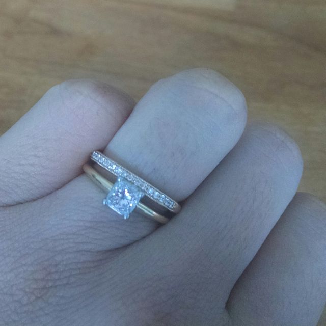 【ブルーナイル(Blue Nile)の口コミ】 普段ゴールドのアクセサリーしか身に着けないので、それに合うようにゴー…