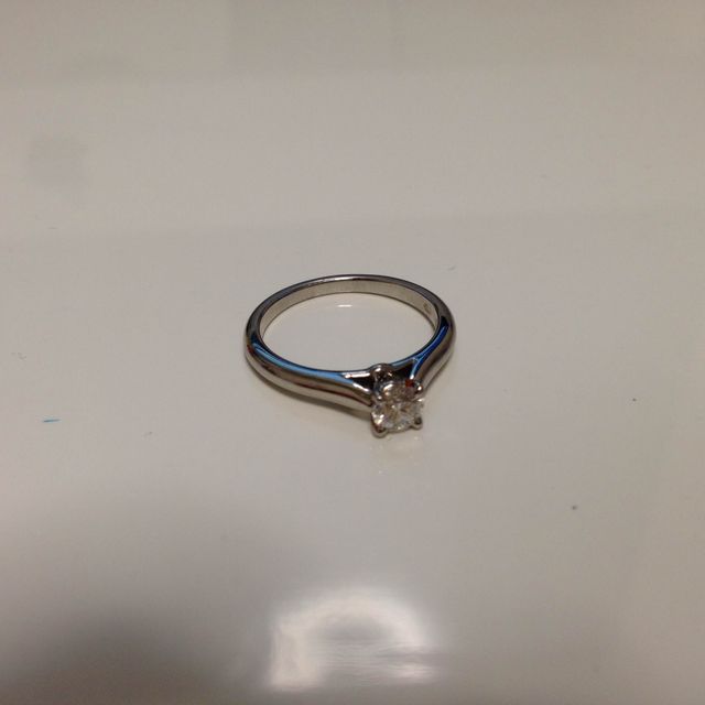 【カルティエ(Cartier)の口コミ】 最終的に主人が決めたのですが、どの角度から見ても素敵な輝きであること…