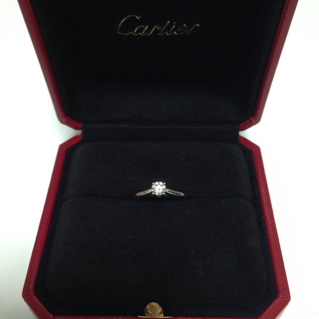 【カルティエ(Cartier)の口コミ】 最終的に主人が決めたのですが、どの角度から見ても素敵な輝きであること…