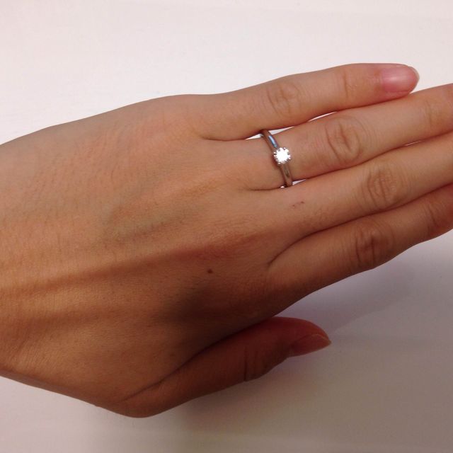 【カルティエ(Cartier)の口コミ】 最終的に主人が決めたのですが、どの角度から見ても素敵な輝きであること…