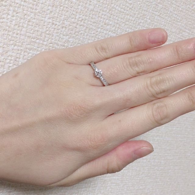 【GALA JEWELRY(ガラジュエリー)の口コミ】 デザインがとても好みでこの指輪にしました。ミルグレインが施されていま…