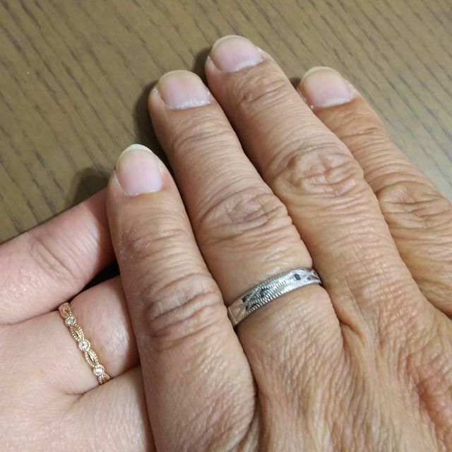 【AMOUR AMULET(アムール・アミュレット)の口コミ】 ダイヤが入っていても派手過ぎず、でもシンプルでもない所、そして男女の…