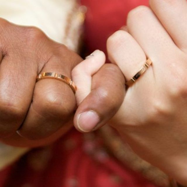 【カルティエ(Cartier)の口コミ】 自身の中で結婚指輪はゴールド、しかも私達の肌になじみのいいピンクゴー…