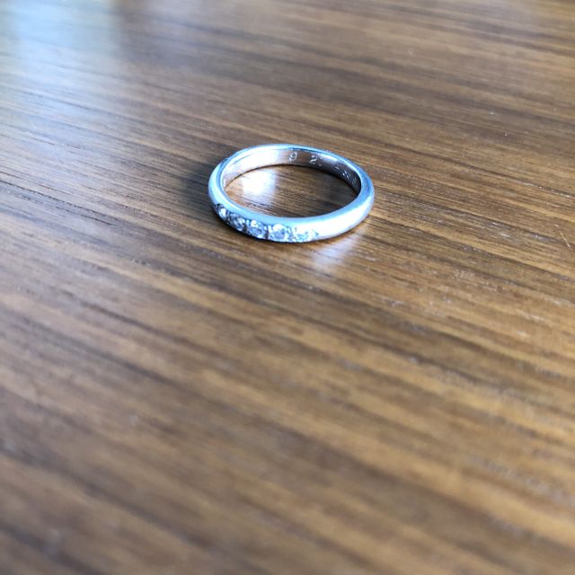 【和光ブライダルブティックギンザの口コミ】 ダイヤモンドが何個か並んでいるデザインのものを探していて、値段は少し…